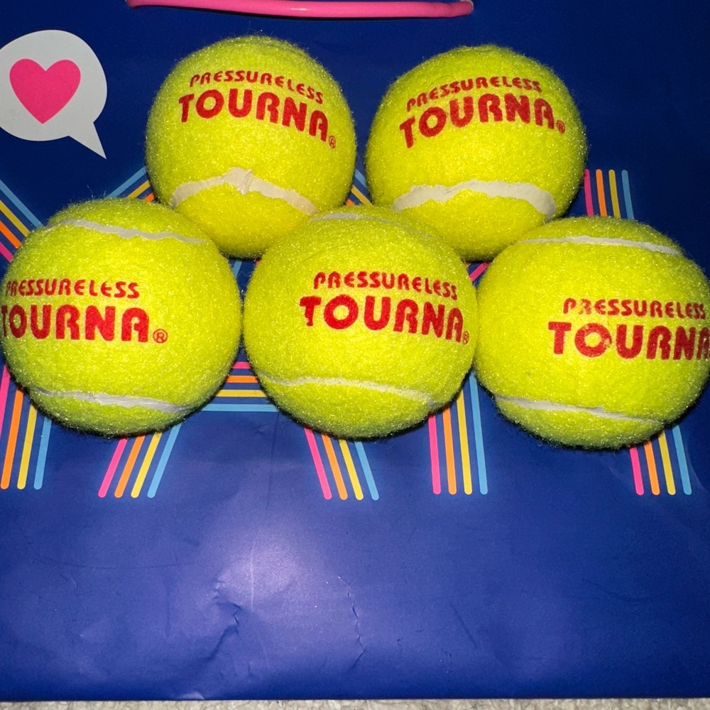5 Tourna tennis balls 🎾